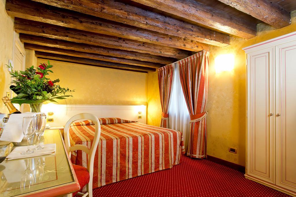 Ca' San Polo Hotel Venice Exterior photo